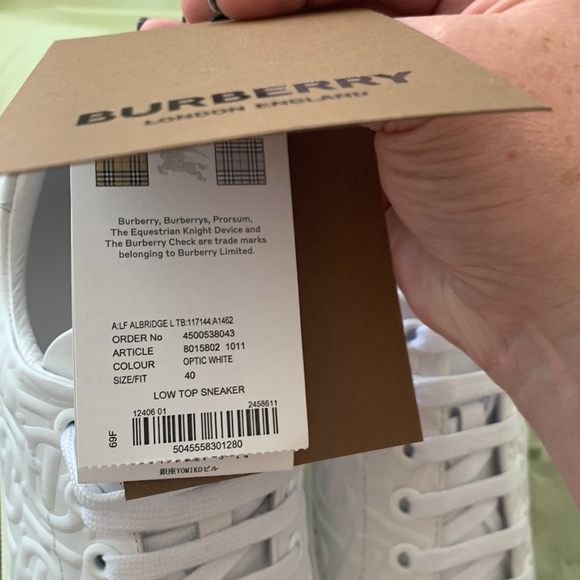 All white Burberry sneakers - Picture 12 of 13
